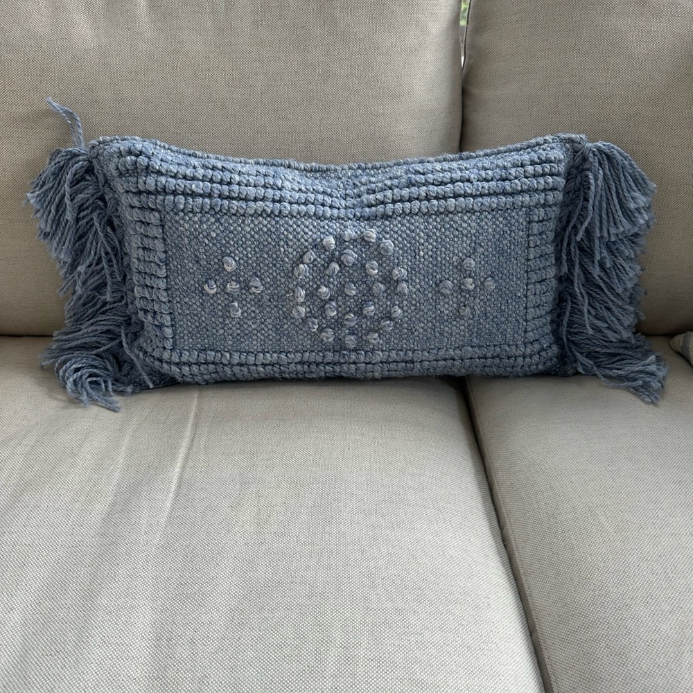 Serena and Lily NWT Monticeto  pillow cover only 12x21 Coastal Blue - Picture 3 of 6